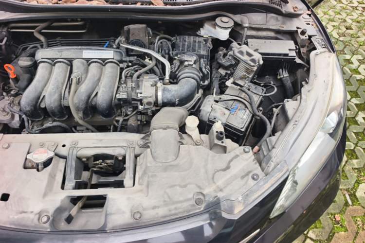 Used Honda Vezel 2017 1.5L CVT 2WD Comfort Model Engine Bay Left