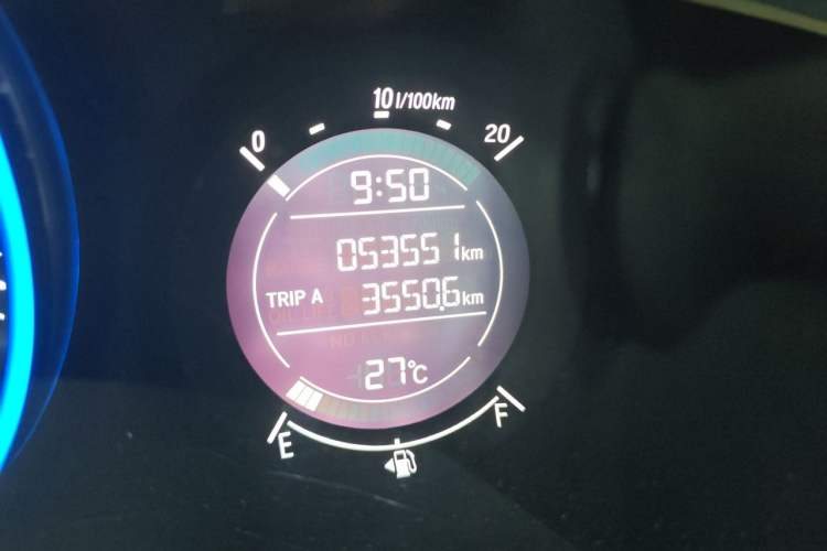 Used Honda Vezel 2017 1.8L CVT Front-Wheel Drive Pioneer Edition Odometer Close Up