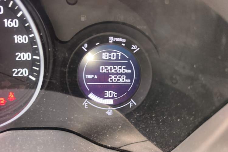 Used Honda Vezel 2017 1.5L CVT 2WD Comfort Model Odometer Close Up