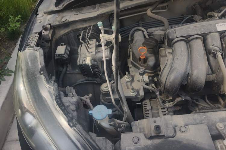 Used Honda Vezel 2017 1.5L CVT 2WD Comfort Model Engine Bay Right