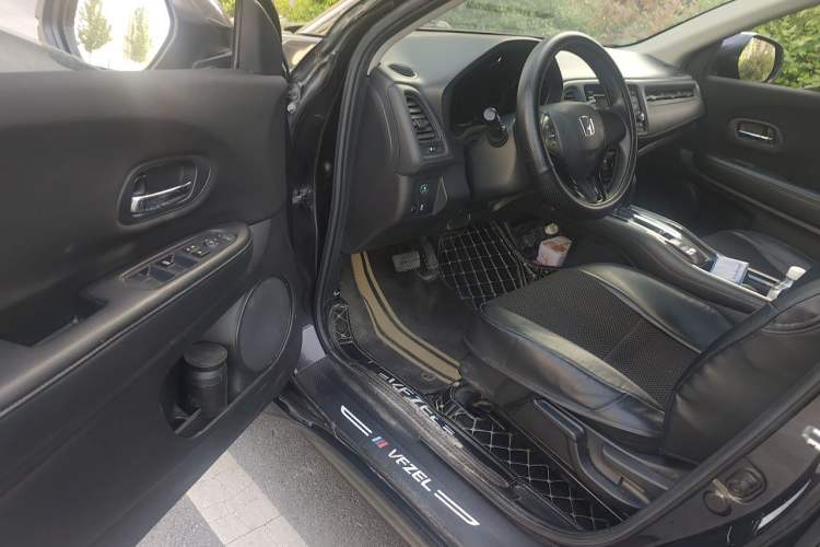 Used Honda Vezel 2017 1.5L CVT 2WD Comfort Model Interior 3