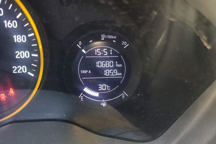 Used Honda Vezel 2017 1.5L CVT 2WD Comfort Model Odometer Close Up