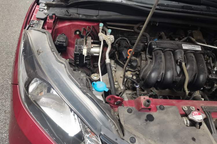 Used Honda Vezel 2017 1.5L CVT 2WD Comfort Model Engine Bay Right