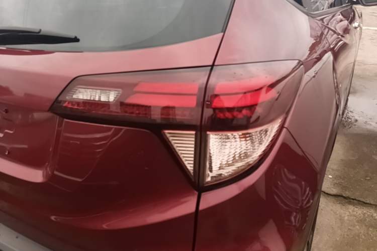 Used Honda Vezel 2017 1.8L CVT Front-Wheel Drive Pioneer Edition Exterior 1