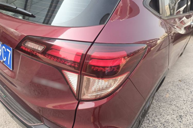 Used Honda Vezel 2017 1.8L CVT Front-Wheel Drive Pioneer Edition Exterior 6