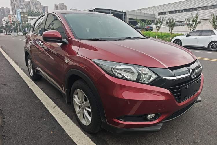 Used Honda Vezel 2017 1.5L CVT 2WD Comfort Model Front Right 45 Deg