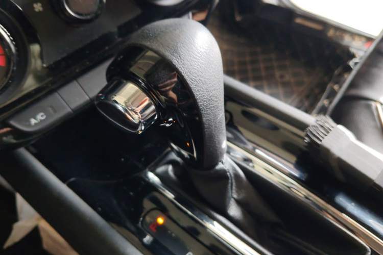 Used Honda Vezel 2017 1.5L CVT 2WD Comfort Model Gear Lever