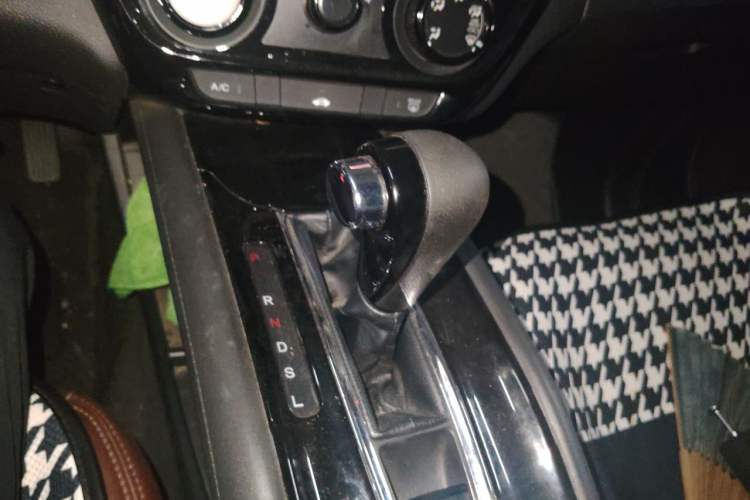 Used Honda Vezel 2017 1.5L CVT 2WD Comfort Model Gear Lever