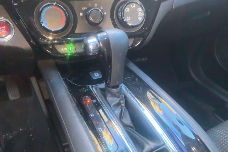 Used Honda Vezel 2017 1.8L CVT Front-Wheel Drive Pioneer Edition Gear Lever