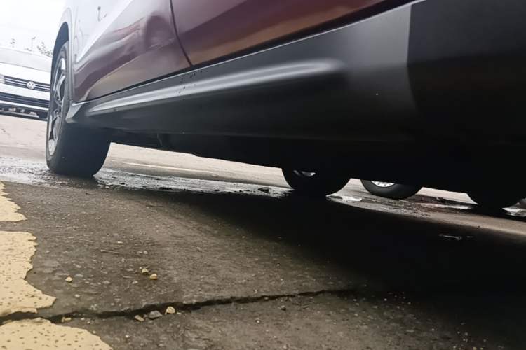Used Honda Vezel 2017 1.8L CVT Front-Wheel Drive Pioneer Edition Left Side Sill