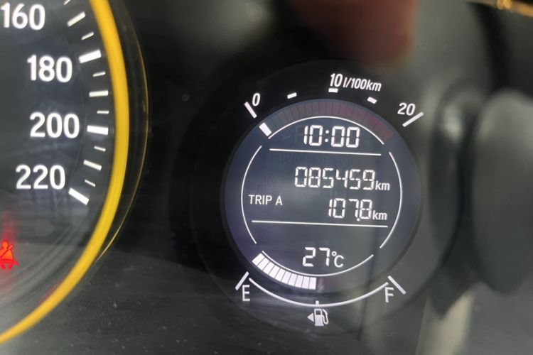 Used Honda Vezel 2017 1.5L CVT 2WD Comfort Model Odometer Close Up