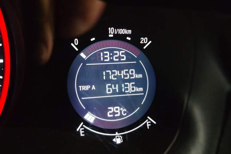Used Honda Vezel 2017 1.5L CVT 2WD Comfort Model Odometer Close Up