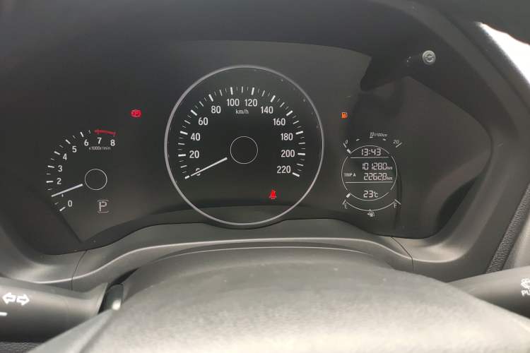Used Honda Vezel 2017 1.5L CVT 2WD Comfort Model Odometer Close Up
