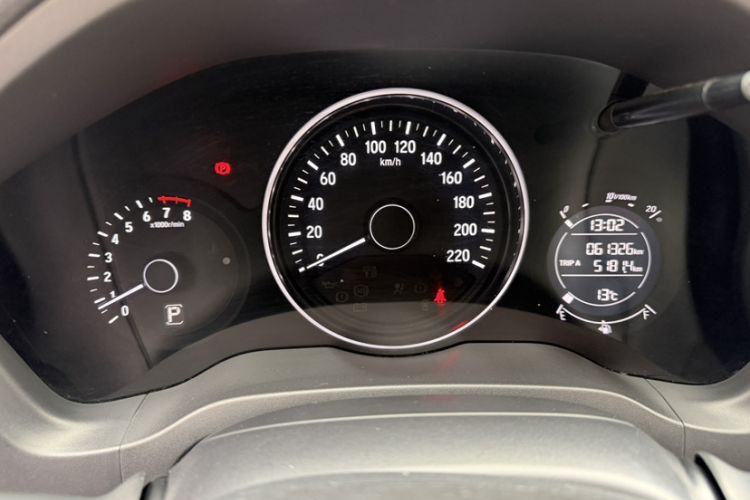 Used Honda Vezel 2017 1.5L CVT 2WD Comfort Model Odometer Close Up
