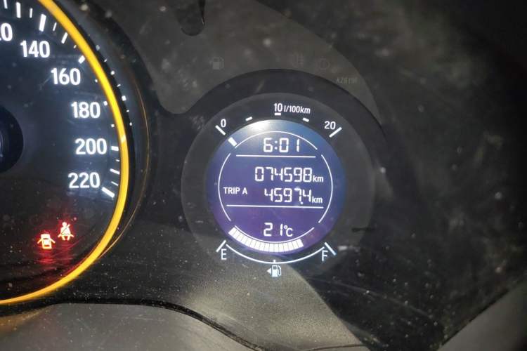 Used Honda Vezel 2017 1.5L CVT 2WD Comfort Model Odometer Close Up