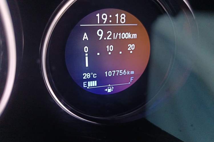 Used Honda Vezel 2017 1.8L CVT Two-Wheel Drive Luxury Model Odometer Close Up