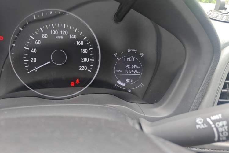 Used Honda Vezel 2017 1.5L CVT 2WD Comfort Model Odometer Close Up