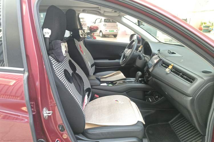 Used Honda Vezel 2017 1.8L CVT Front-Wheel Drive Pioneer Edition Right Front Seat