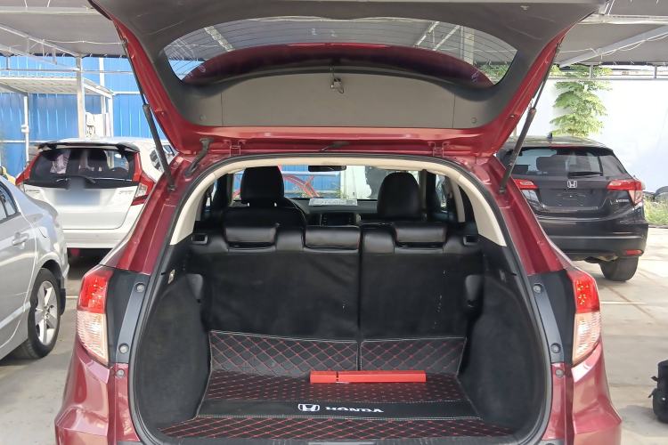 Used Honda Vezel 2017 1.5L CVT 2WD Comfort Model Trunk
