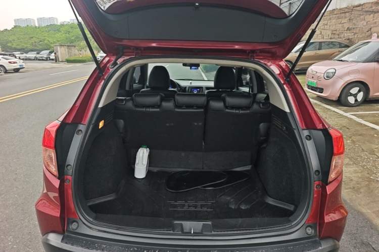 Used Honda Vezel 2017 1.5L CVT 2WD Comfort Model Trunk