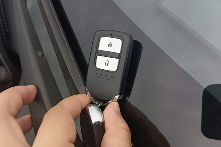 Used Honda Vezel 2017 1.8L CVT Front-Wheel Drive Pioneer Edition Vehicle Key