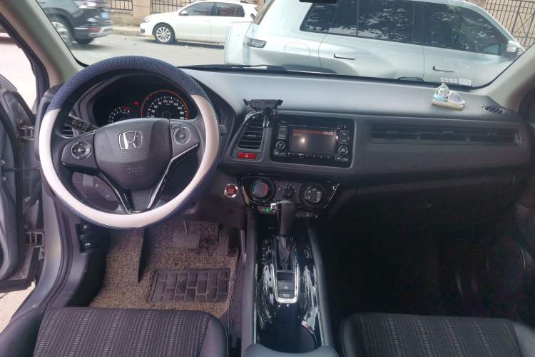Used Honda Vezel 2017 1.8L CVT Front-Wheel Drive Pioneer Edition Center Console