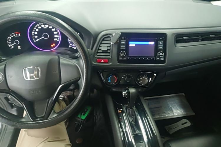 Used Honda Vezel 2017 1.5L CVT 2WD Comfort Model Center Console