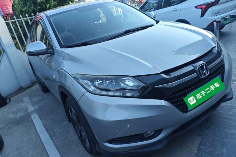 Used Honda Vezel 2017 1.8L CVT Front-Wheel Drive Pioneer Edition Front Right 45 Deg