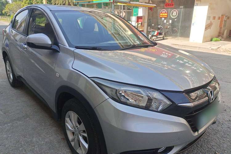 Used Honda Vezel 2017 1.5L CVT 2WD Comfort Model Front Right 45 Deg