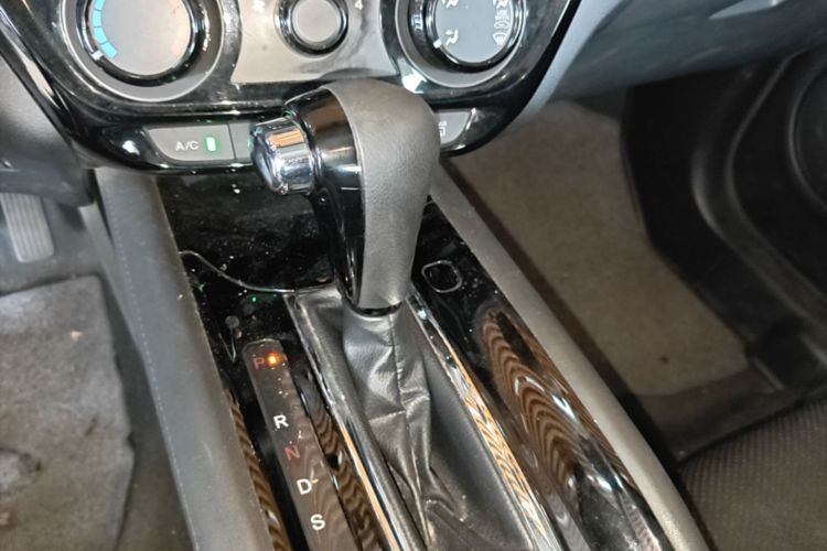 Used Honda Vezel 2017 1.5L CVT 2WD Comfort Model Gear Lever