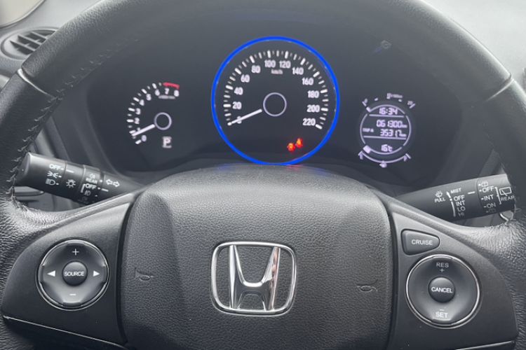 Used Honda Vezel 2017 1.5L CVT 2WD Comfort Model Interior 4