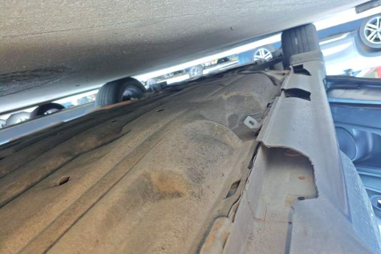 Used Honda Vezel 2017 1.8L CVT Front-Wheel Drive Pioneer Edition Left Side Sill