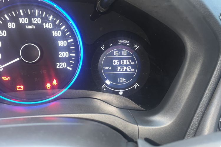 Used Honda Vezel 2017 1.5L CVT 2WD Comfort Model Odometer Close Up