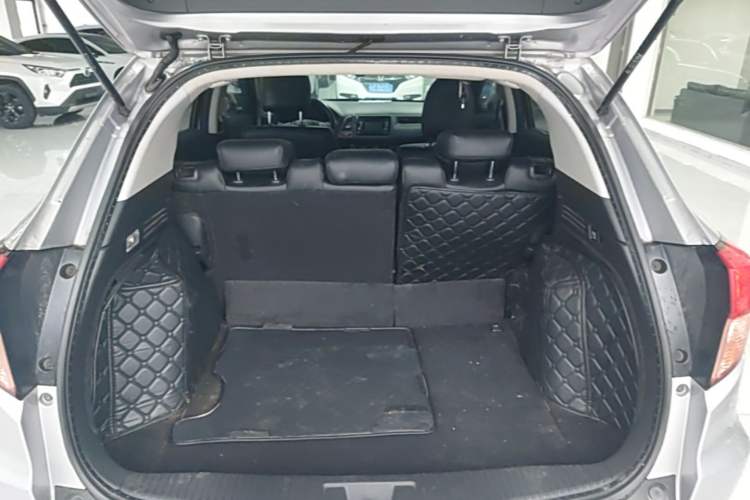 Used Honda Vezel 2017 1.5L CVT 2WD Comfort Model Trunk