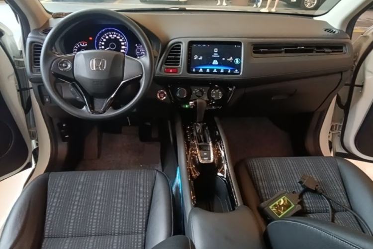 Used Honda Vezel 2017 1.8L CVT Front-Wheel Drive Pioneer Edition Center Console