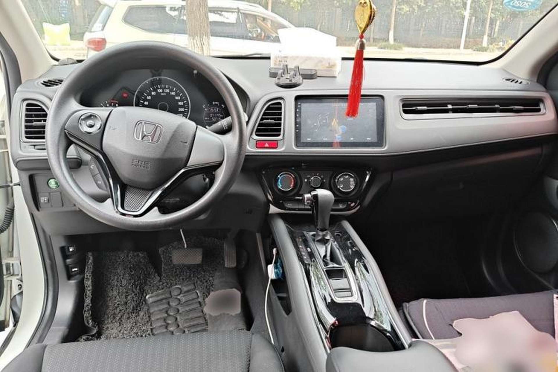 Used Honda Vezel 2017 1.5L CVT 2WD Comfort Model Center Console