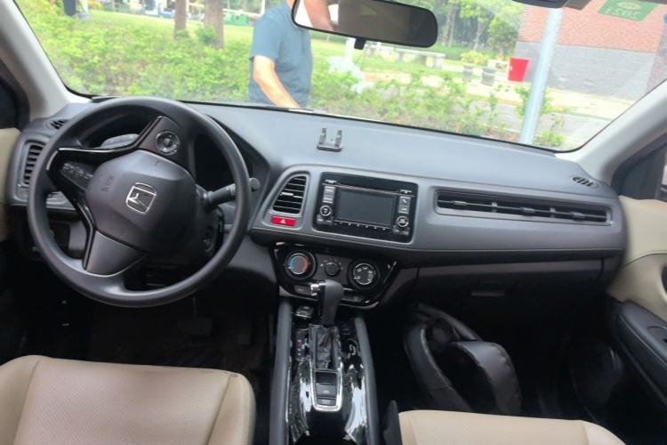 Used Honda Vezel 2017 1.5L CVT 2WD Comfort Model Center Console