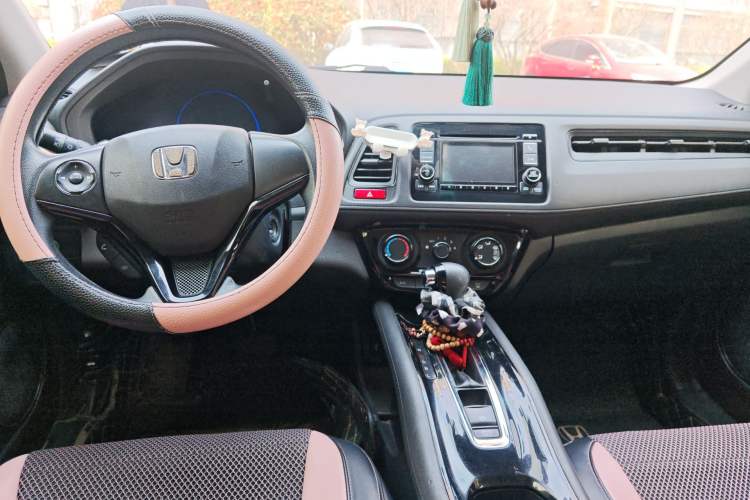 Used Honda Vezel 2017 1.5L CVT 2WD Comfort Model Center Console