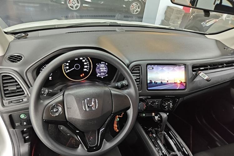 Used Honda Vezel 2017 1.5L CVT 2WD Comfort Model Center Console