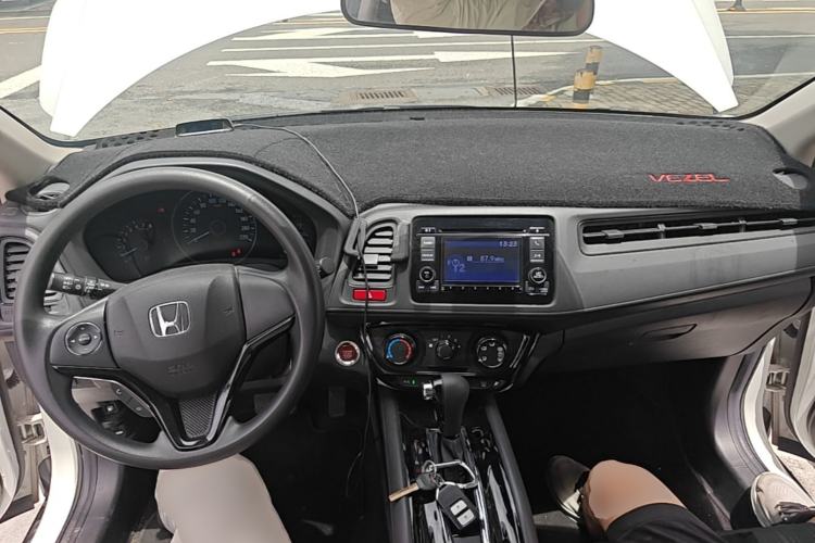 Used Honda Vezel 2017 1.8L CVT 2WD Elite Model Center Console