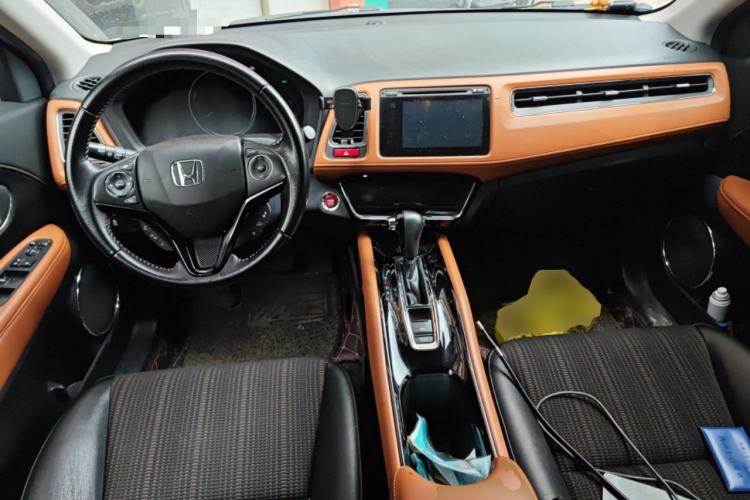Used Honda Vezel 2017 1.8L CVT Two-Wheel Drive Luxury Model Center Console