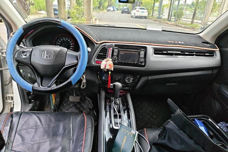 Used Honda Vezel 2017 1.5L CVT 2WD Comfort Model Center Console