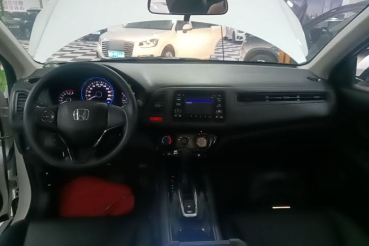 Used Honda Vezel 2017 1.5L CVT 2WD Comfort Model Center Console