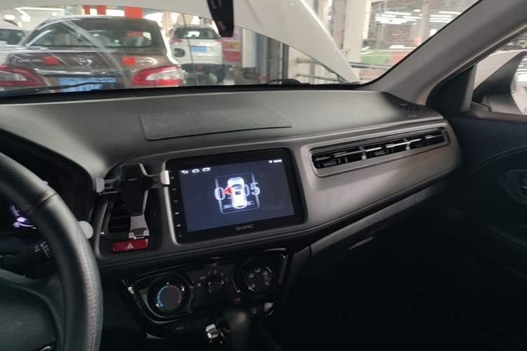 Used Honda Vezel 2017 1.5L CVT 2WD Comfort Model Center Console