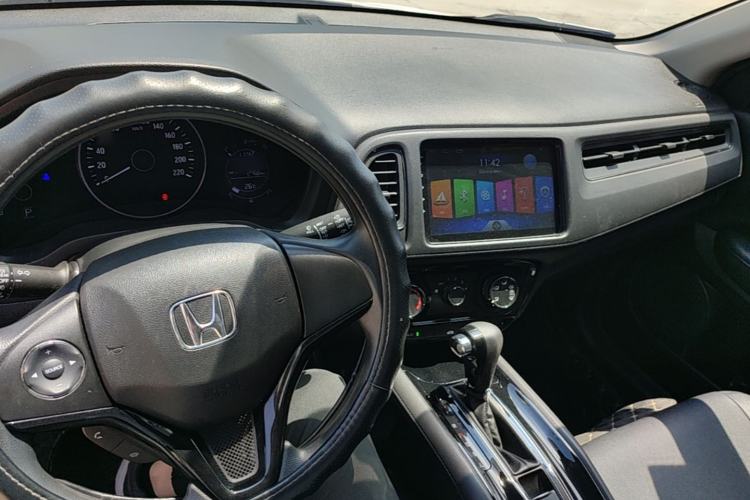 Used Honda Vezel 2017 1.5L CVT 2WD Comfort Model Center Console