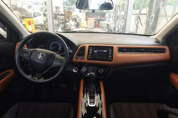 Used Honda Vezel 2017 1.8L CVT Front-Wheel Drive Pioneer Edition Center Console