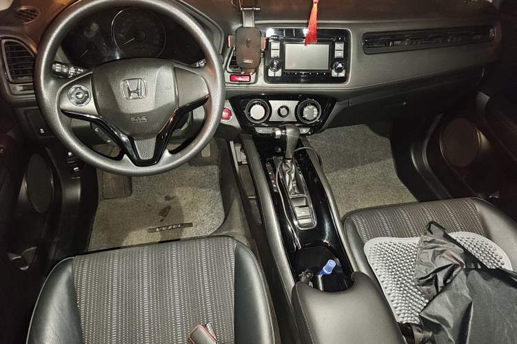 Used Honda Vezel 2017 1.8L CVT Front-Wheel Drive Pioneer Edition Center Console