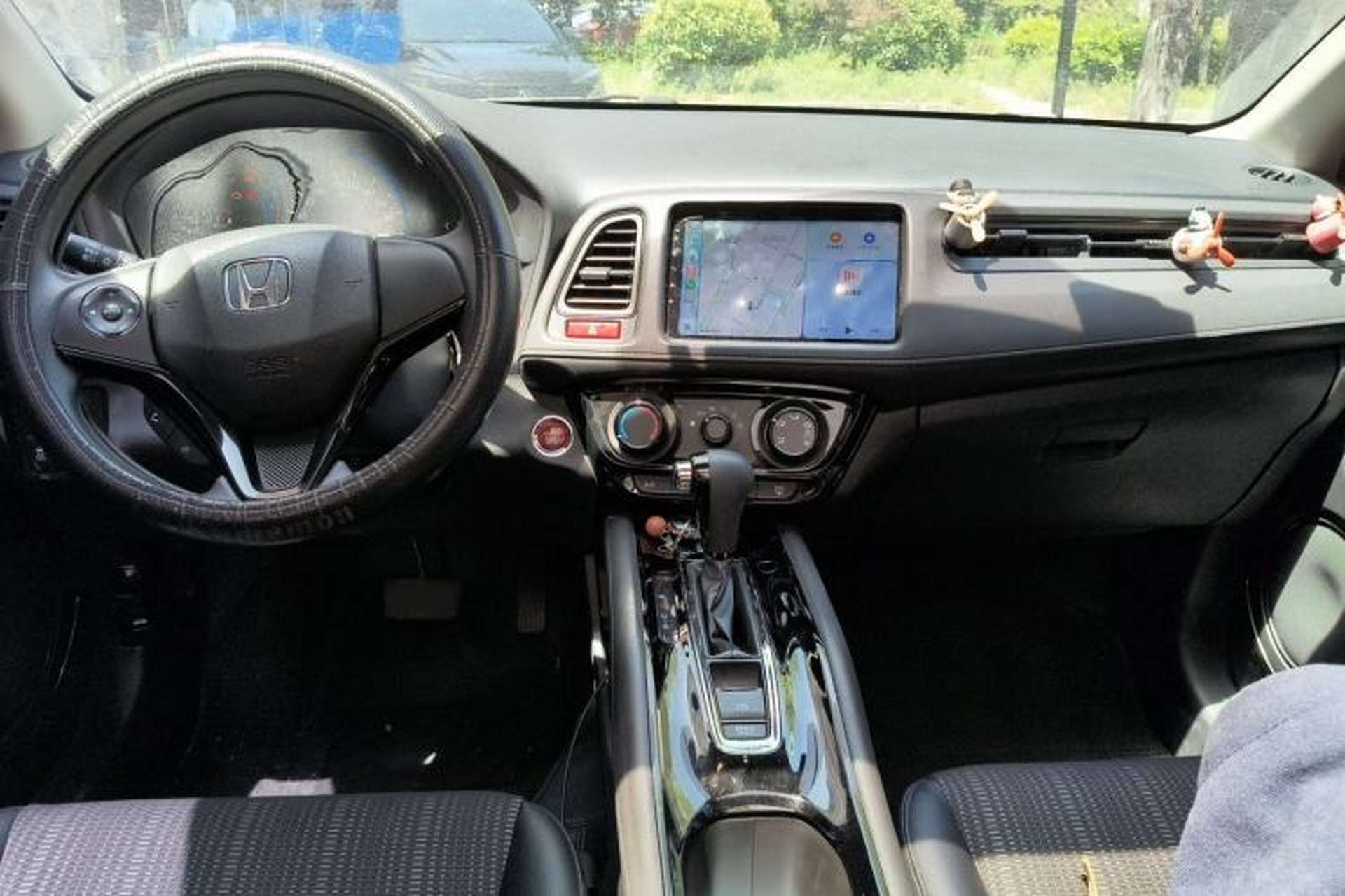 Used Honda Vezel 2017 1.8L CVT Front-Wheel Drive Pioneer Edition Center Console
