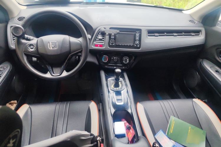 Used Honda Vezel 2017 1.5L manual two-wheel drive Comfort trim level Center Console