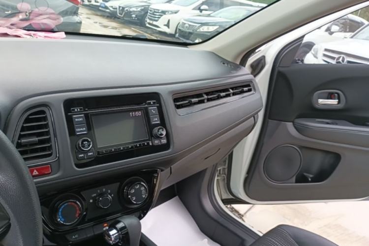 Used Honda Vezel 2017 1.8L CVT Front-Wheel Drive Pioneer Edition Center Console